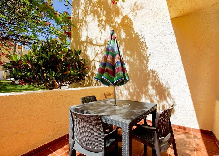 Costa Adeje Cortijo 4-6 *